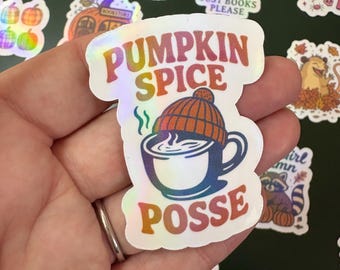Naklejka holograficzna Pumpkin Spice Posse – naklejka winylowa z jesienną kawą