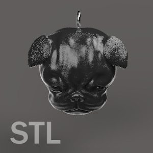 Può includere: Un ornamento a forma di testa di carlino nero lucido, con un anello di metallo per appenderlo. Le lettere "STL" sono stampate in bianco nella parte inferiore dell'immagine.