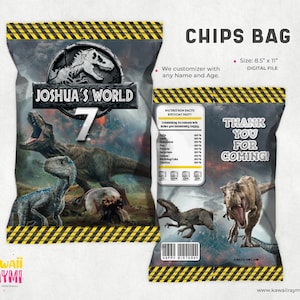 Op de afbeelding: Een printbare chipszak sjabloon met een Jurassic World thema. De zak is versierd met een dinosaurus, een geel en zwart gestreept waarschuwingsbord en de tekst "Joshua's World 7".