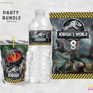 Peut inclure: Un lot de fête comprenant une bouteille d'eau, une boîte de jus et un sac à collation avec des motifs sur le thème de Jurassic World. Les étiquettes sont personnalisées avec le nom "Joshua" et le numéro "8".