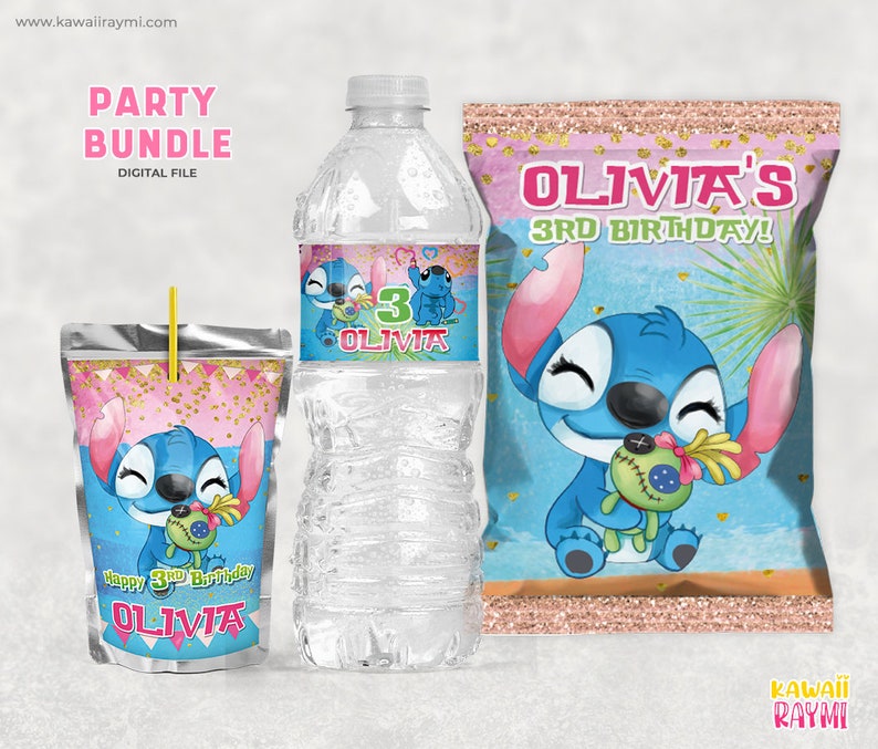 K&ouml;nnte beinhalten: Ein Party-Paket mit einem blauen und rosa Stitch-Charakter aus Disneys Lilo & Stitch. Das Paket enth&auml;lt einen Saftkarton, eine Wasserflasche und eine Snackt&uuml;te. Jedes Element hat ein personalisiertes Etikett mit dem Namen "Olivia" und dem Text "3rd Birthday!"