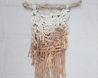 Colgante de pared de macramé desgastado