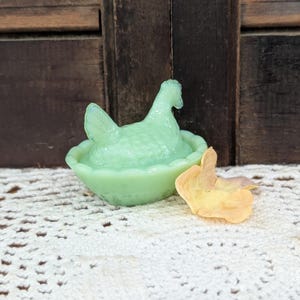 Vintage Mini Jadeite Hen on a Nest