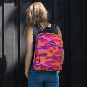 Sac à dos rose camouflage, sac de sport léger et tendance pour la randonnée et un usage quotidien, idée cadeau unique pour les adolescents et les jeunes adultes