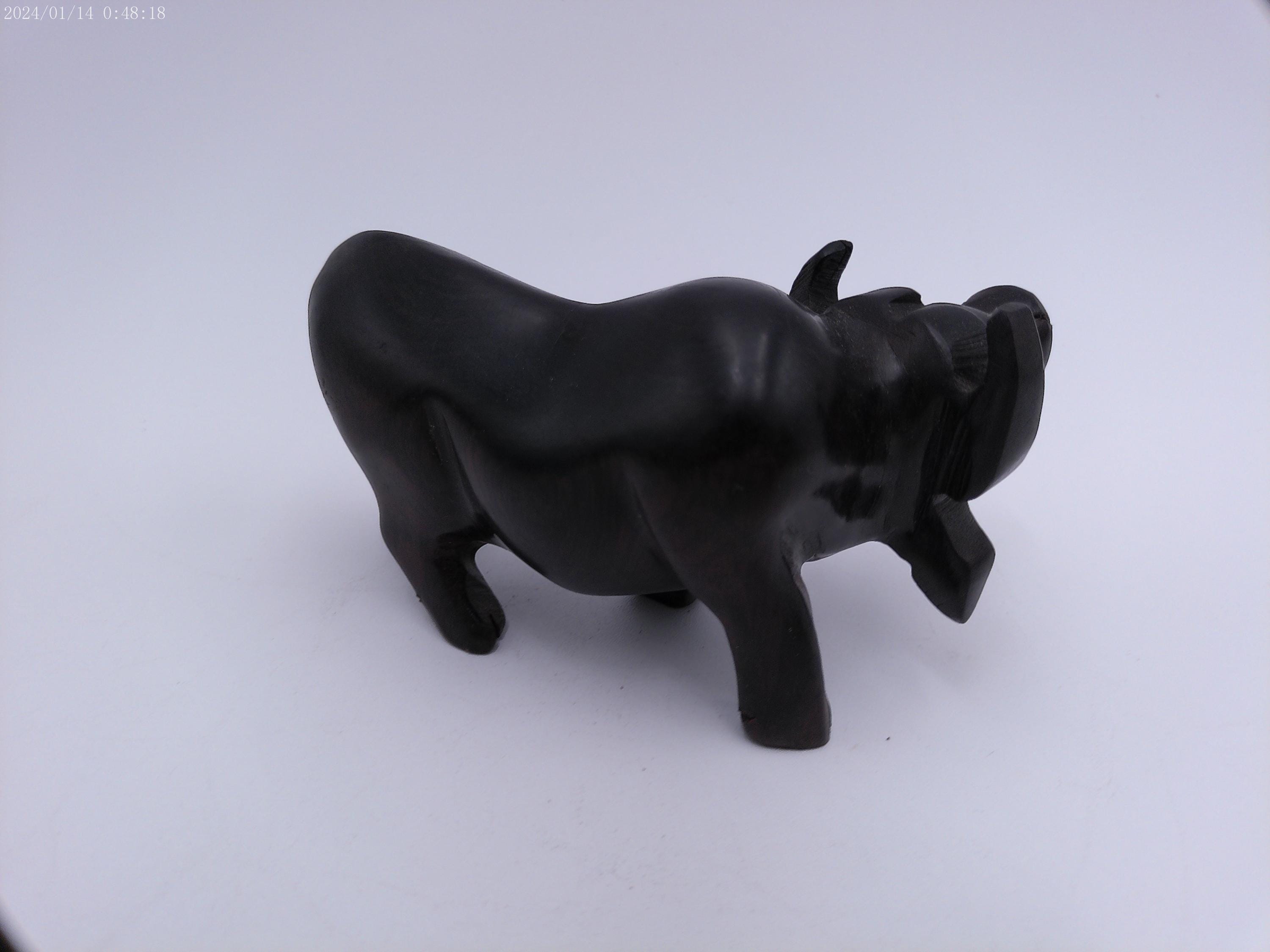 木彫りのミニチュアアフリカ水牛の像 - Etsy 日本