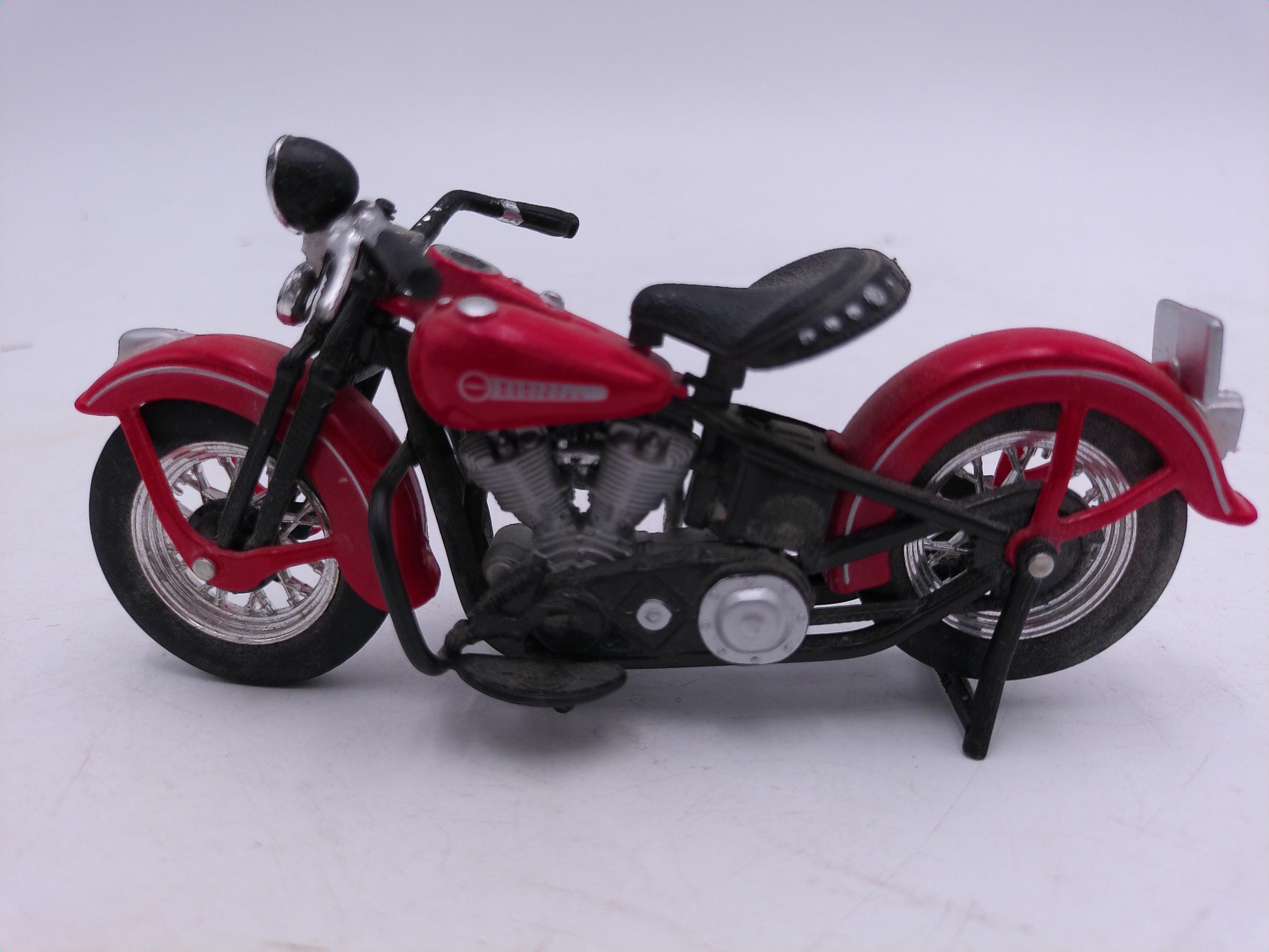 Lot of 5 Motorcycles Including Maisto 1:18 Special Edition Triumph
