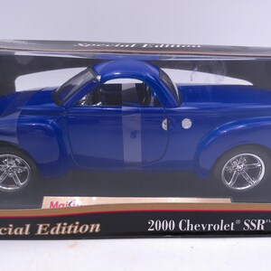 Maisto Special Edition 2000 Chevy SSR Concept Diecast Scale 1:18 image 6
