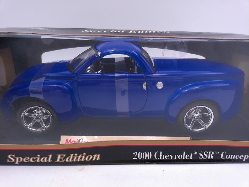 Maisto Special Edition 2000 Chevy SSR Concept Diecast Scale 1:18 image 6