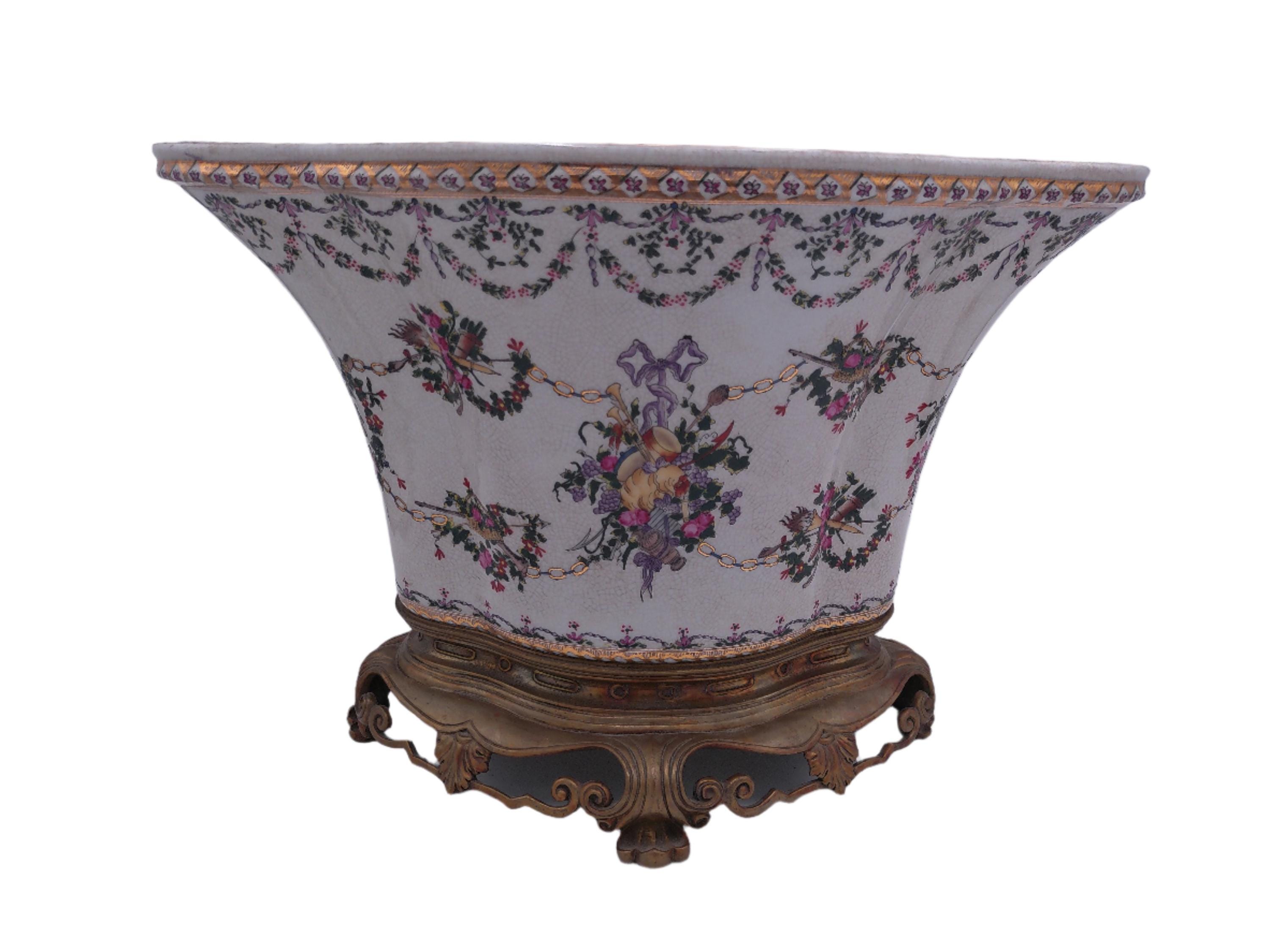 Wong Lee WL 1895 Porcelain Floral Pattern Planter Vase