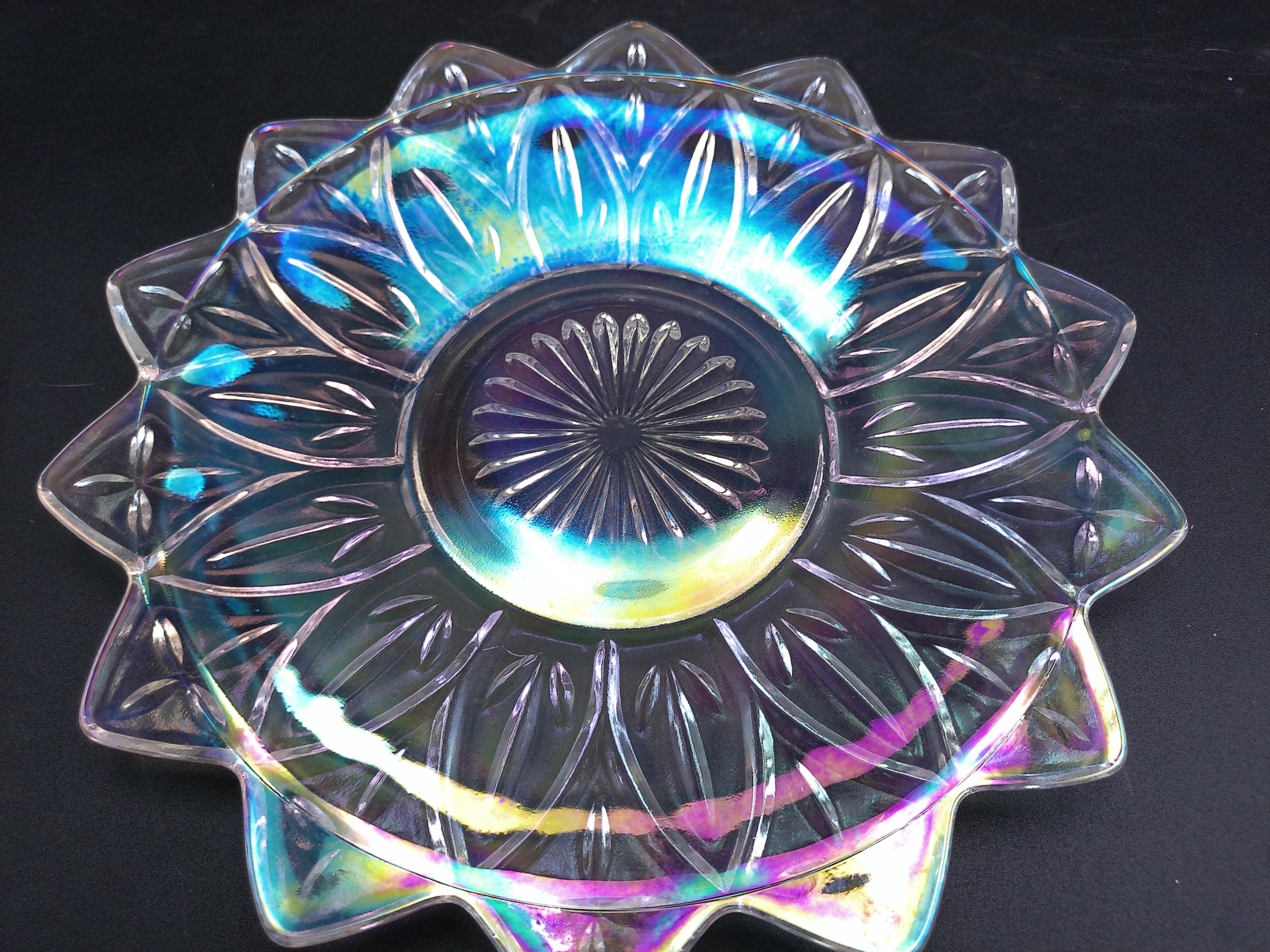 アメリカ製アンティーク　虹色に光るカーニバルグラス　角形ボウル【美品・稀少品】 虹色のガラス製サービングボウル カーニバルガラス エッチングフラワー