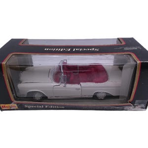 Maisto Special Edition 1966 Mercedes-benz 280SE Die Cast Model Car