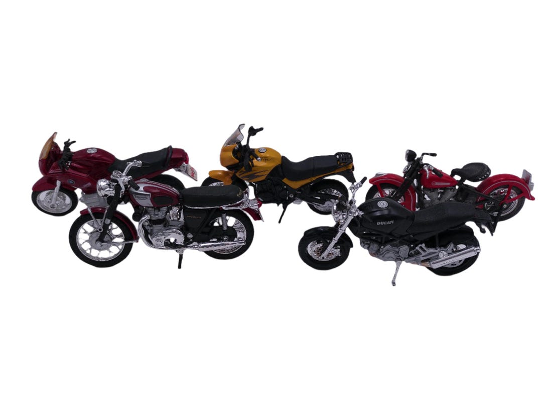 Lot of 5 Motorcycles Including Maisto 1:18 Special Edition Triumph