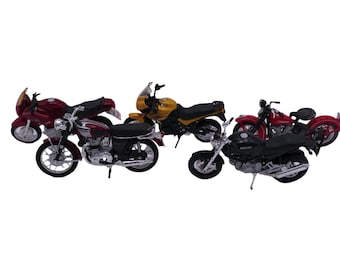 Lot of 5 Motorcycles including Maisto 1:18 Special Edition Triumph Tiger