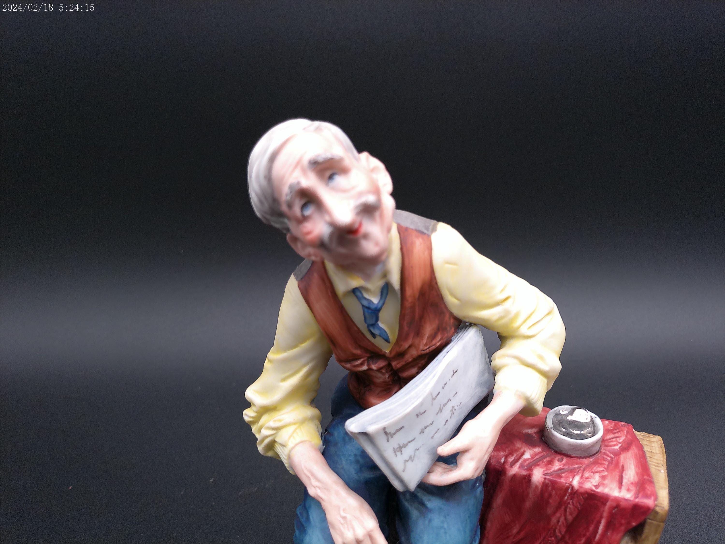 Bruno Capodimonte Figurine Porcelain Old Man Newspapers No.1044 3D