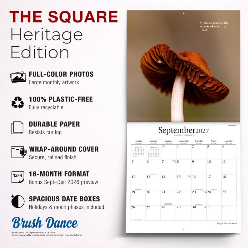 Pode incluir: Um calend&aacute;rio de parede de 16 meses intitulado The Square Heritage Edition com uma fotografia de um cogumelo castanho com lamelas vis&iacute;veis. O calend&aacute;rio mostra o m&ecirc;s de setembro de 2027 com uma grelha de datas, fases lunares e feriados.