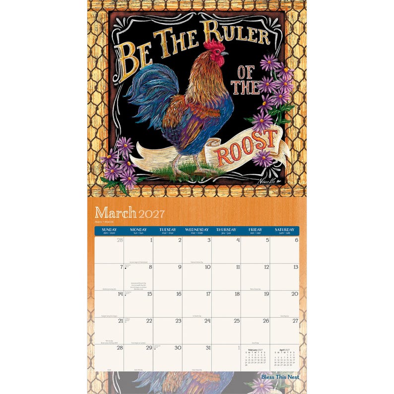 Op de afbeelding: Een wandkalender voor maart 2027 met een illustratie van een haan en de tekst Be The Ruler Of The Roost. Het bovenste gedeelte toont een kleurrijke haan op een zwarte achtergrond met paarse bloemen en een gaasrand. Het rooster toont de data.