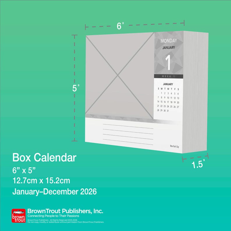 Op de afbeelding: Een boxkalender met een wit en grijs ontwerp, afmetingen 15,2 cm x 12,7 cm x 3,8 cm. De kalender toont de maand januari en de datum van de 1e. De tekst "Box Calendar" en "Januari-December 2026" zijn ook zichtbaar.