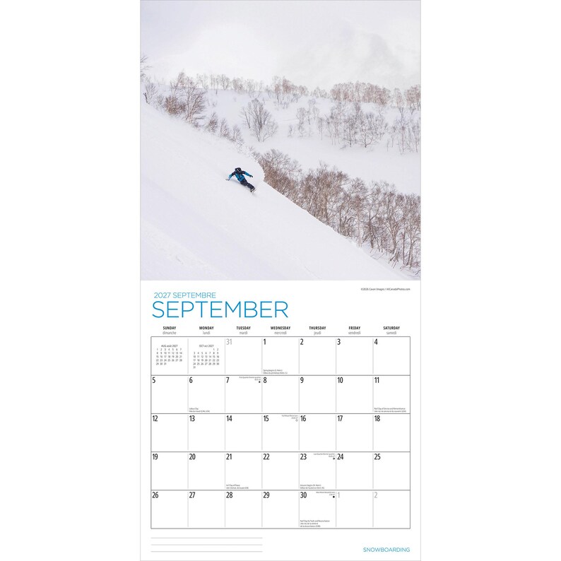 Puede incluir: Una p&aacute;gina de calendario de pared para septiembre de 2027 con una fotograf&iacute;a de una persona practicando snowboard en una ladera de monta&ntilde;a nevada con &aacute;rboles desnudos al fondo. La cuadr&iacute;cula del calendario muestra los d&iacute;as del mes.