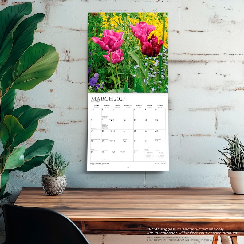 Puede incluir: Un calendario de pared para marzo de 2027 con una fotograf&iacute;a de tulipanes de color rosa vibrante y rojo oscuro en un jard&iacute;n. La cuadr&iacute;cula del calendario muestra el mes, los d&iacute;as de la semana y las fechas en texto negro sobre fondo blanco, con peque&ntilde;os calendarios para febrero y abril de 2027.