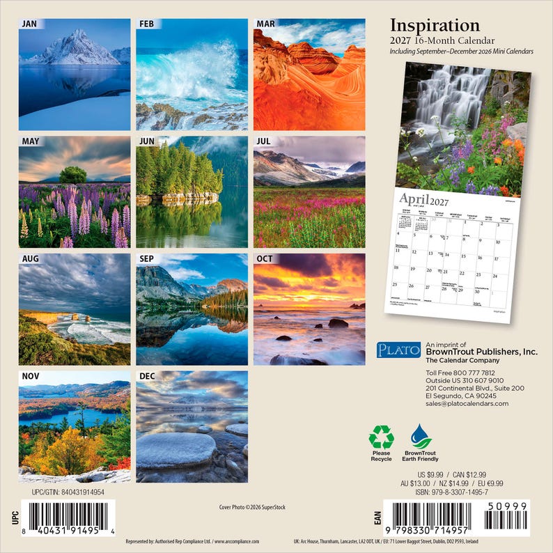 Op de afbeelding: Een 16-maanden wandkalender voor 2027 genaamd Inspiration, met een raster van twaalf landschapsfoto's voor elke maand. De kalender bevat een voorbeeld van de pagina voor april 2027 met een waterval en wilde bloemen, inclusief barcodes.