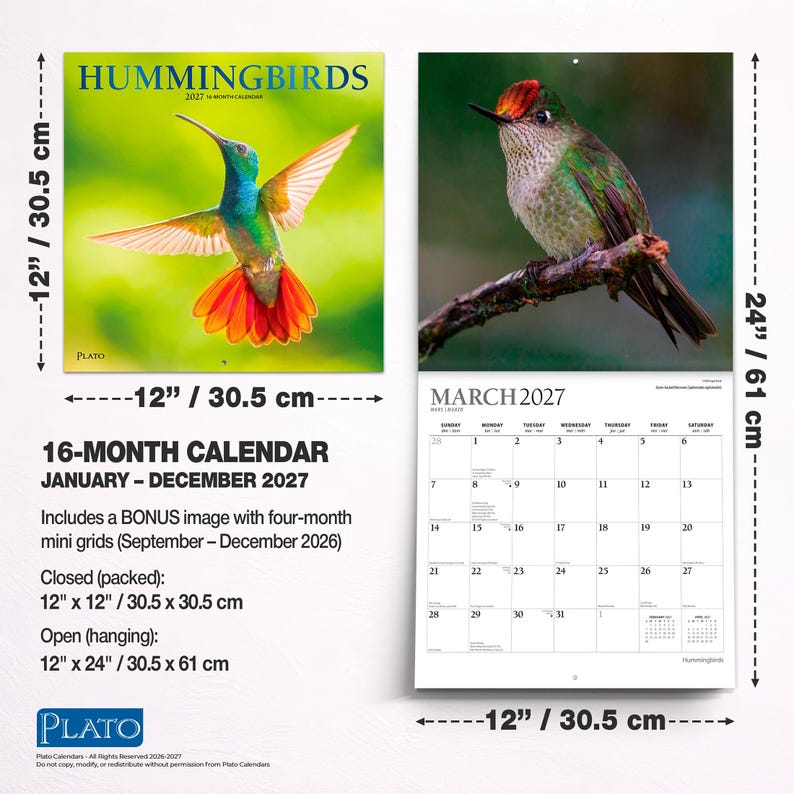 K&ouml;nnte beinhalten: Ein 16-Monats-Wandkalender mit dem Titel HUMMINGBIRDS 2027, der geschlossen 30,5 cm x 30,5 cm und offen 30,5 cm x 61 cm misst. Er enth&auml;lt Kolibri-Fotografien, ein Kalendarium f&uuml;r M&auml;rz 2027 sowie Bonus-Minigitter f&uuml;r Ende 2026 von Plato.