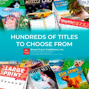 Pode incluir: Uma cole&ccedil;&atilde;o de calend&aacute;rios de parede 2027 com diversos temas, incluindo gatos tuxedo, muscle cars, ilhas tropicais, paisagens do Novo M&eacute;xico, padr&otilde;es florais, corujas, Taylor Swift e vacas zen, com o texto BrownTrout Publishers, Inc.