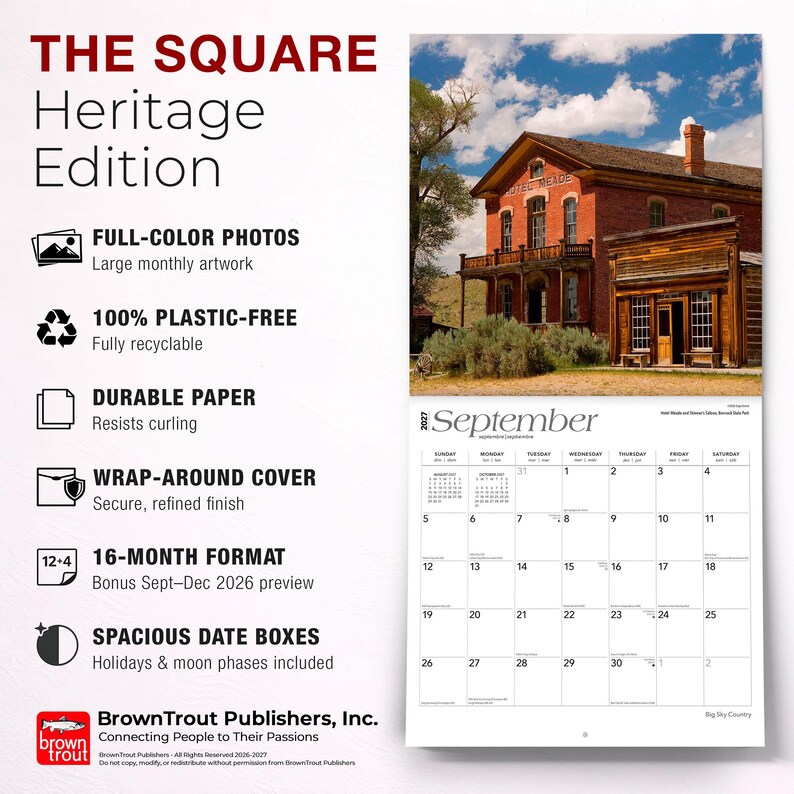 K&ouml;nnte beinhalten: Ein 16-Monats-Wandkalender mit dem Titel The Square Heritage Edition. Die linke Seite listet Merkmale wie vollfarbige Fotos, plastikfreies Papier und einen Umschlag auf. Die rechte Seite zeigt ein Kalenderblatt f&uuml;r September 2027 mit einem Foto eines historischen roten Backsteingeb&auml;udes.