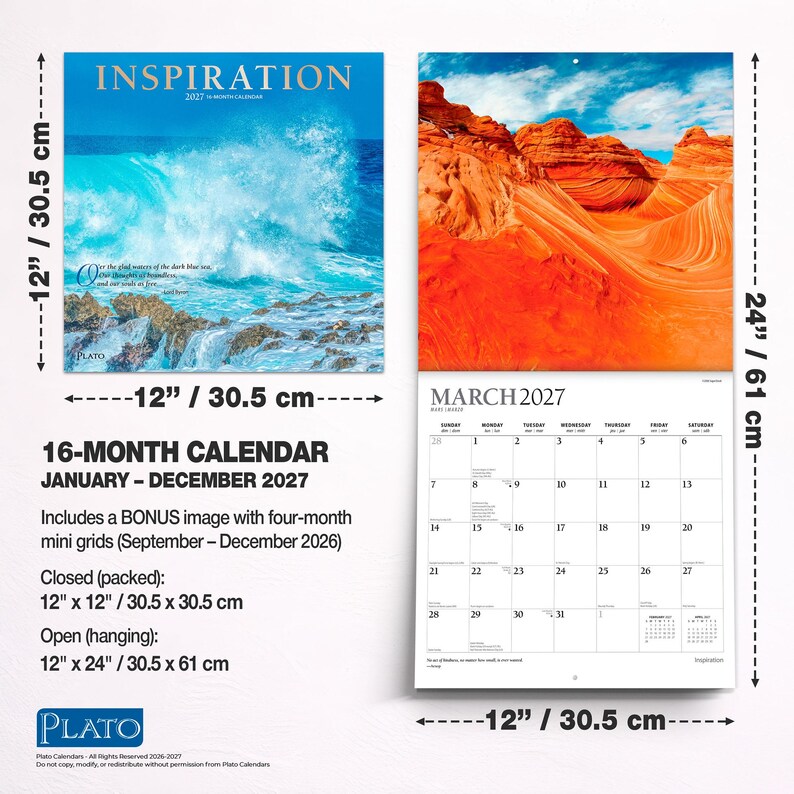 Op de afbeelding: Een 16-maanden wandkalender voor 2027 met de titel INSPIRATION. De kalender meet 30,5 cm bij 30,5 cm wanneer gesloten en 30,5 cm bij 61 cm wanneer open. De cover toont een blauwe oceaangolf en de binnenzijde een rood rotslandschap.
