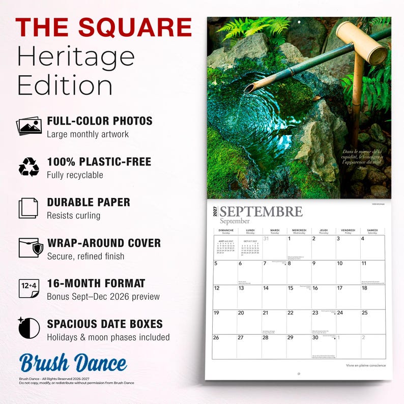 Pode incluir: Um calend&aacute;rio de parede de 16 meses intitulado THE SQUARE Heritage Edition com uma fotografia de uma fonte de bambu para setembro de 2027. As caracter&iacute;sticas incluem fotos a cores, materiais sem pl&aacute;stico, papel dur&aacute;vel e caixas de data espa&ccedil;osas.