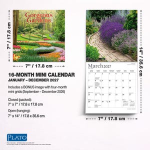 Pu&ograve; includere: Un minicalendario di 16 mesi intitolato Gorgeous Gardens 2027, che misura 17,8 cm per 17,8 cm da chiuso e 17,8 cm per 35,6 cm da aperto. Il calendario presenta fotografie di giardini, tra cui un sentiero con lavanda viola e una pagina di marzo 2027.