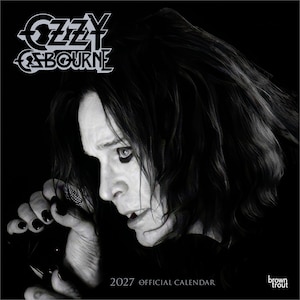 K&ouml;nnte beinhalten: Ein offizieller Kalender f&uuml;r 2027 mit einem Schwarz-Wei&szlig;-Portr&auml;t von Ozzy Osbourne. Oben links befindet sich das Ozzy Osbourne-Logo, unten in der Mitte steht 2027 OFFICIAL CALENDAR und unten rechts ist das brown trout-Logo zu sehen.