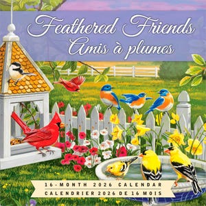 Puede incluir: Un calendario de 2026 titulado "Feathered Friends" con la traducci&oacute;n francesa "Amis &agrave; plumes". La imagen presenta una pajarera, una valla blanca y varios p&aacute;jaros coloridos, incluyendo cardenales, azulejos y jilgueros, entre flores y vegetaci&oacute;n.