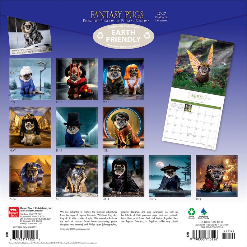 Może przedstawiać: 16-miesięczny kalendarz ścienny na 2027 rok pod tytułem Fantasy Pugs from the Pugdom of Pupstar Sonoma. Tylna okładka ma niebieskie tło z dwunastoma małymi zdjęciami mops&oacute;w w kostiumach oraz dużym zdjęciem mopsa ze skrzydłami wr&oacute;żki.