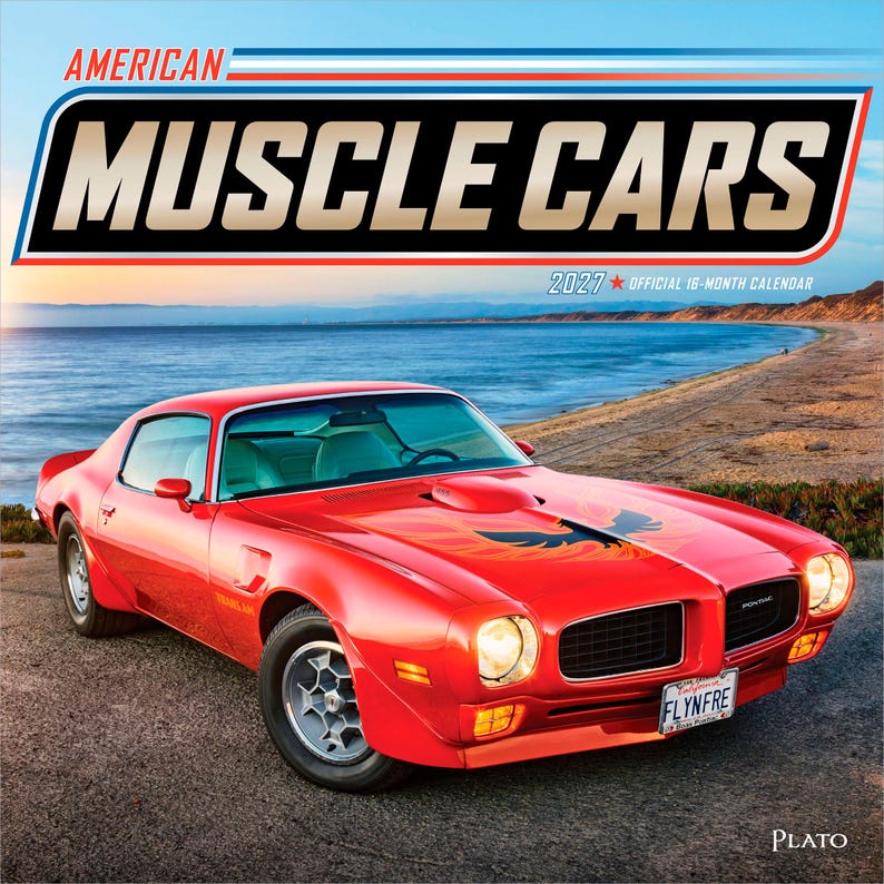 Puede incluir: Un calendario de 16 meses American Muscle Cars 2027 con un Pontiac Trans Am rojo brillante con una calcoman&iacute;a negra en el cap&oacute; estacionado cerca de una costa. La portada muestra el t&iacute;tulo en letras negras y blancas con el a&ntilde;o.