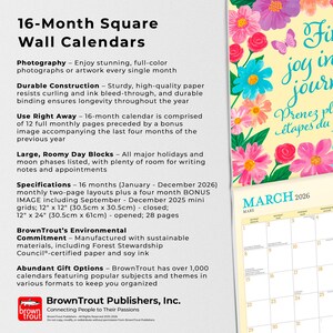 Puede incluir: Un calendario de pared cuadrado de 16 meses con ilustraciones florales y el mes de marzo de 2026 visible. El calendario mide 30,5 cm x 30,5 cm (cerrado) y 30,5 cm x 61 cm (abierto). Incluye bloques de d&iacute;as grandes y construcci&oacute;n duradera.