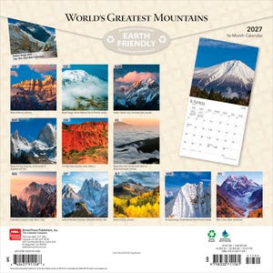 K&ouml;nnte beinhalten: Ein 16-Monats-Wandkalender f&uuml;r 2027 mit dem Titel World's Greatest Mountains. Die R&uuml;ckseite zeigt zw&ouml;lf verschiedene Berglandschaftsfotografien, darunter Mount Whitney, Mount Fitz Roy und Kilimandscharo, sowie eine beispielhafte Kalenderseite f&uuml;r April.