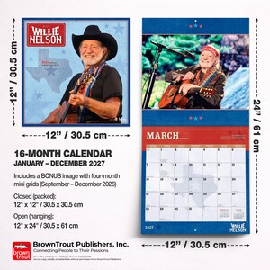Op de afbeelding: Een 16-maanden kalender voor 2027 met Willie Nelson. De kalender is 30,5 x 30,5 cm gesloten en 30,5 x 61 cm open. Inclusief een bonusafbeelding met miniroosters. De kalender heeft een blauw en rood kleurenschema met de maand maart.