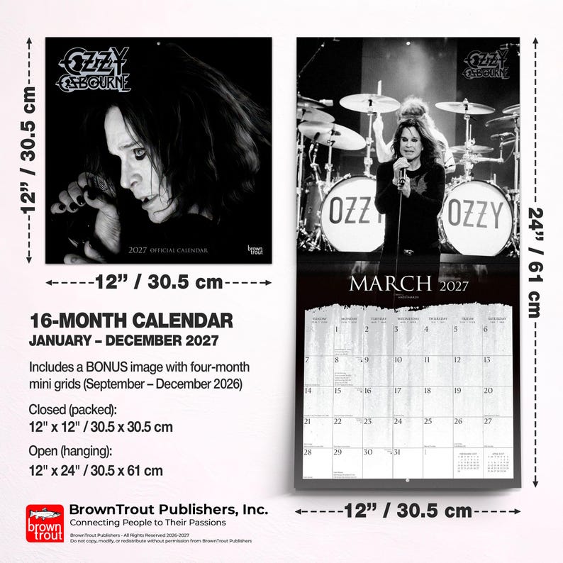 K&ouml;nnte beinhalten: Ein 16-monatiger Ozzy Osbourne Wandkalender f&uuml;r 2027, der geschlossen 30,5 cm mal 30,5 cm und offen 30,5 cm mal 61 cm misst. Das Deckblatt zeigt ein Schwarz-Wei&szlig;-Portr&auml;t, w&auml;hrend das Innere ein Kalendarium f&uuml;r M&auml;rz 2027 und ein Konzertfoto zeigt.