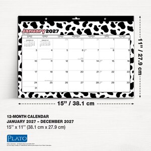 K&ouml;nnte beinhalten: Ein 12-Monats-Wandkalender f&uuml;r Januar 2027 bis Dezember 2027 mit einem schwarz-wei&szlig;en Kuhflecken-Rand. Der Kalender misst 38,1 cm mal 27,9 cm und zeigt ein Raster f&uuml;r Januar 2027, wobei der Monatsname in Rosa gedruckt ist.
