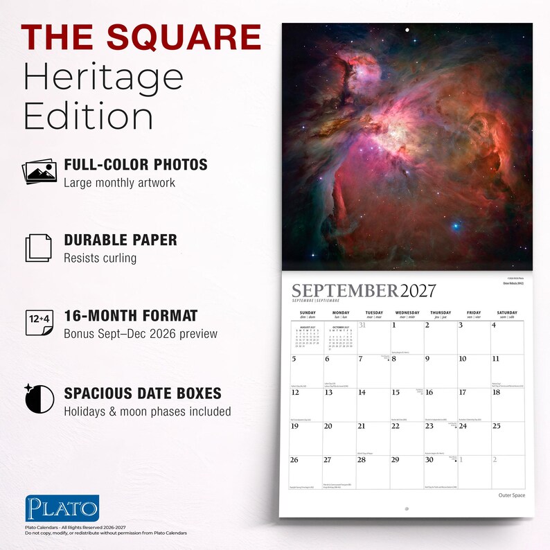 Op de afbeelding: Een 16-maanden wandkalender getiteld THE SQUARE Heritage Edition met een full-colour foto van een ruimtenevel voor september 2027. De lay-out bevat ruime datumvakken, maanfasen en feestdagen. Tekst benadrukt duurzaam papier en full-colour foto's.