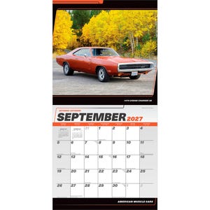 Puede incluir: Una p&aacute;gina de calendario de pared para septiembre de 2027 con una fotograf&iacute;a de un Dodge Charger SE de 1970 de color naranja quemado estacionado sobre asfalto. La secci&oacute;n superior muestra el coche y la inferior la cuadr&iacute;cula del calendario.