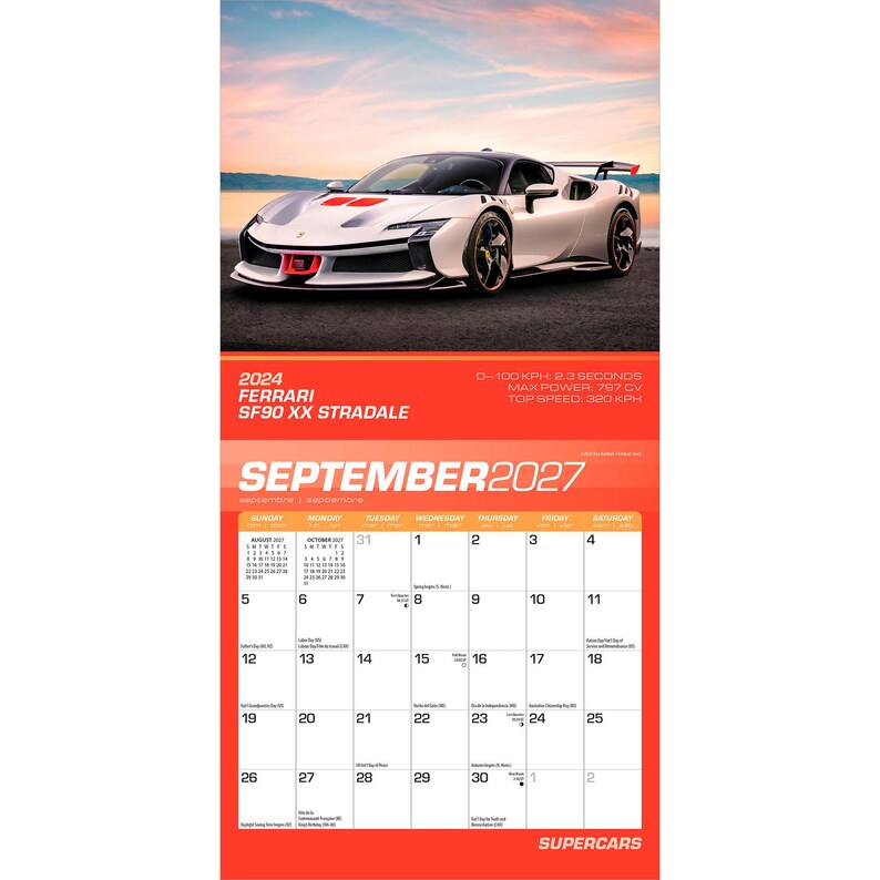 Puede incluir: Un calendario de pared de 2027 con un coche deportivo Ferrari SF90 XX Stradale blanco en la mitad superior. La mitad inferior muestra el mes de septiembre de 2027 con un dise&ntilde;o de cuadr&iacute;cula, incluyendo especificaciones t&eacute;cnicas como 320 km/h.