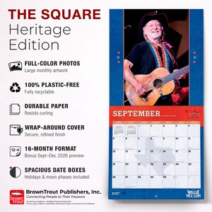 Op de afbeelding: Een kalender voor 2027 met een foto van Willie Nelson die gitaar speelt. De kalender heeft een blauwe en rode rand met de maand september. De kalender bevat de tekst "The Square Heritage Edition" en heeft full-color foto's, duurzaam papier en een omslag.
