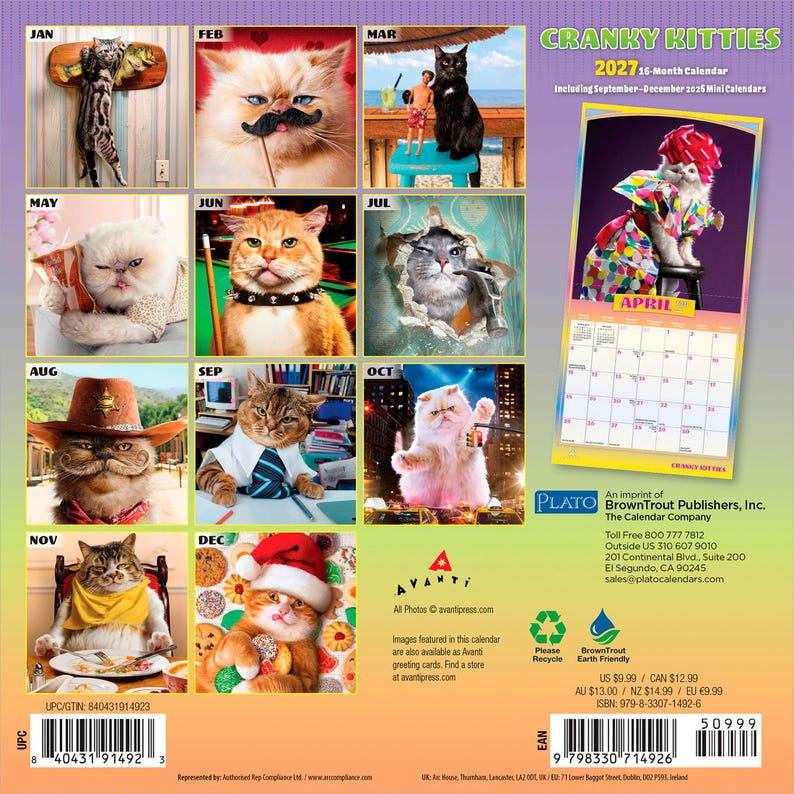 Pu&ograve; includere: Un calendario da parete di 16 mesi per il 2027 intitolato Cranky Kitties che presenta dodici immagini distinte di gatti in vari costumi e ambientazioni, tra cui uno sceriffo, un Babbo Natale e un gatto con i baffi, con griglia mensile.