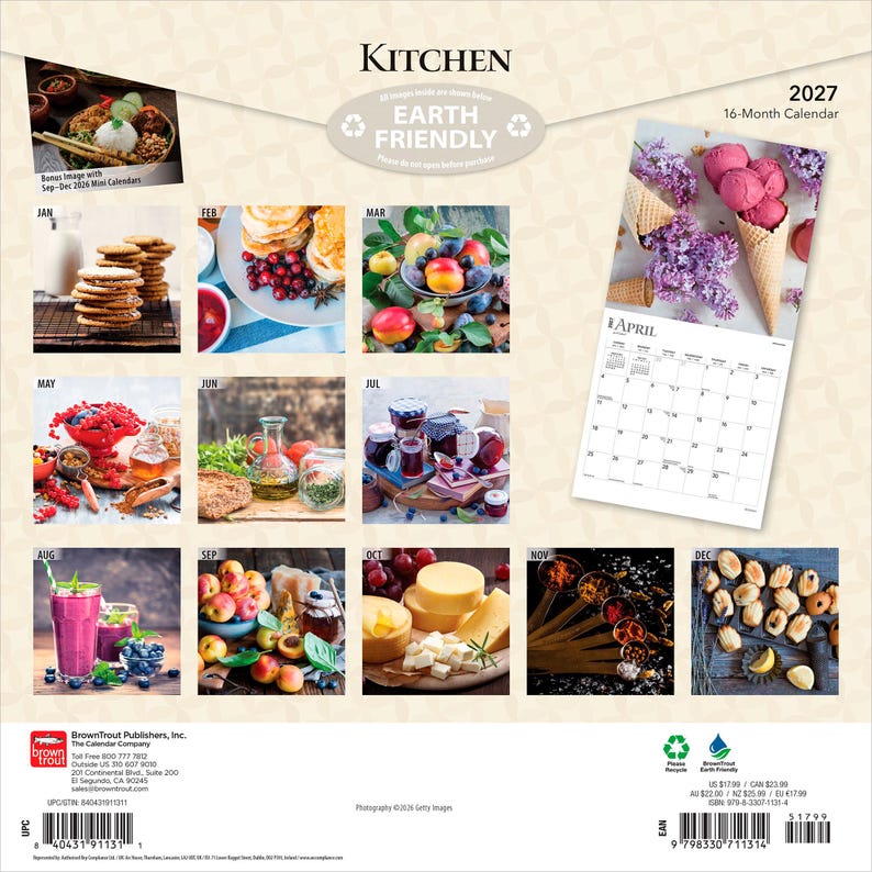 Puede incluir: Un calendario de pared de 16 meses para 2027 titulado Kitchen que presenta doce fotograf&iacute;as mensuales con tem&aacute;tica gastron&oacute;mica, incluyendo galletas, panqueques, frutas, mermelada, queso y pasteles. La contraportada muestra una vista previa de las im&aacute;genes.
