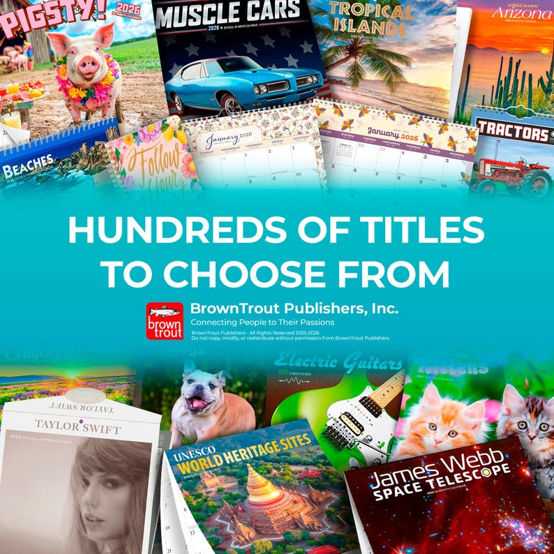 Puede incluir: Una colecci&oacute;n de calendarios con varios temas, incluyendo coches deportivos, islas tropicales y tractores. La imagen tambi&eacute;n presenta calendarios con im&aacute;genes de un cerdo, un perro, gatitos y Taylor Swift. El texto dice "Hundreds of Titles to Choose From."