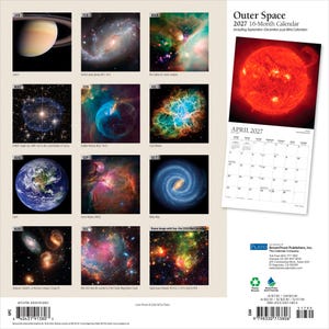 Op de afbeelding: Outer Space 2027 16-maandenkalender met twaalf verschillende hemelse afbeeldingen, waaronder Saturnus, sterrenstelsels en nevels. De achterkant toont een voorbeeld van de pagina van april 2027, uitgeversinformatie en een streepjescode.