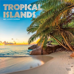Puede incluir: Un calendario de 16 meses para 2027 titulado Tropical Islands que muestra una fotografía de una playa de arena con grandes rocas, palmeras y una puesta de sol sobre el océano. El texto Tropical Islands y 2027 16-month calendar está en blanco.