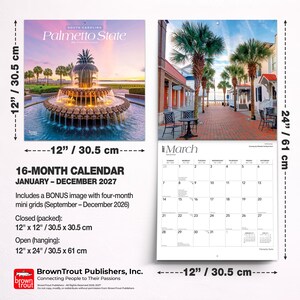 Pode incluir: Um calend&aacute;rio de parede de 16 meses para 2027 com imagens da Carolina do Sul. O calend&aacute;rio mede 30,5 cm por 30,5 cm fechado e 30,5 cm por 61 cm aberto. Inclui uma imagem de capa de uma fonte de abacaxi e uma grade de mar&ccedil;o de 2027.