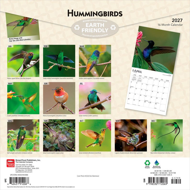 K&ouml;nnte beinhalten: Ein 16-Monats-Kalender 2027 mit Bildern von Kolibris. Der Kalender zeigt verschiedene Kolibriarten mit leuchtenden Farben und detaillierten Illustrationen. Der Kalender ist mit "Earth Friendly" gekennzeichnet.